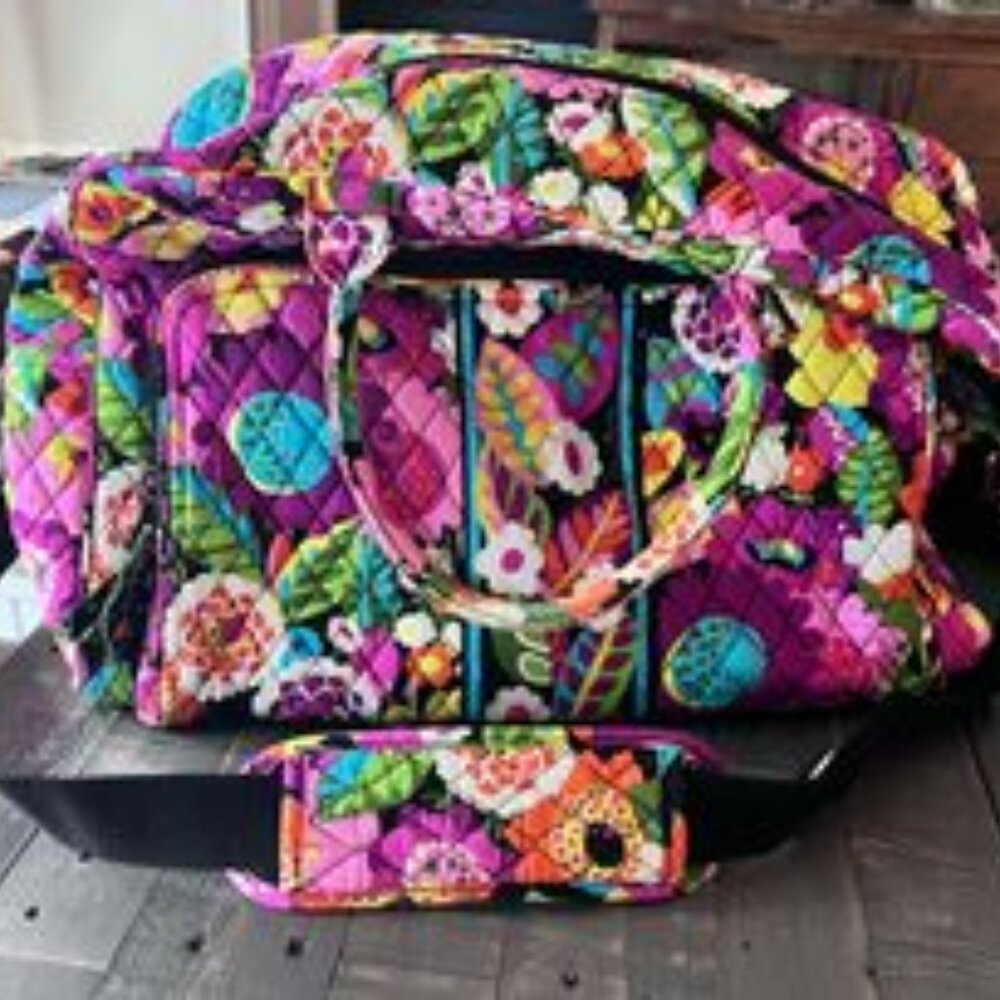 Vera Bradly large, quilted duffle bad. VAVA Bloom pattern